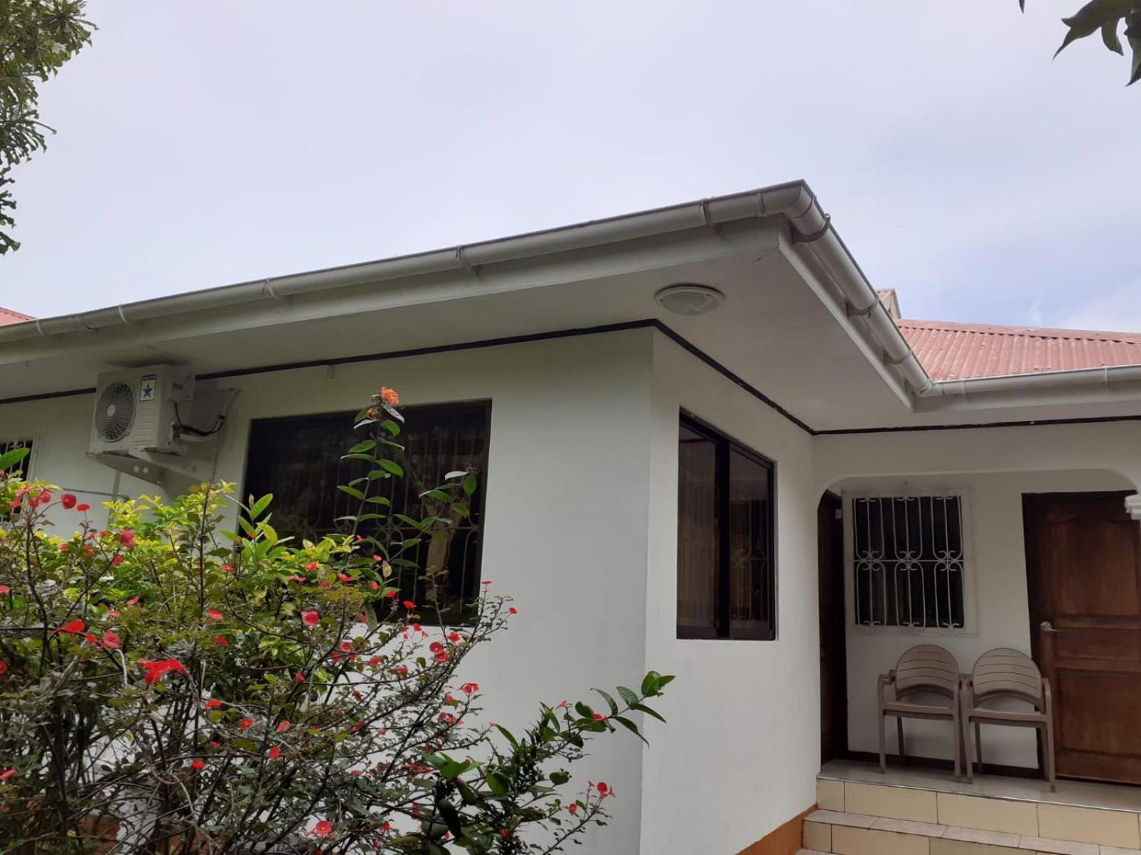 Gigi'S Self Catering Apartment Port Glaud Exterior foto